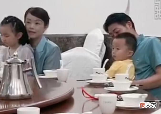【爱历史】熊磊跟风拍摄段子,晒自己多年前老照片,称已经被生活折磨没了光