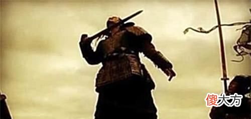 【历史故事】刘邦直到临终前才想通：当初项羽为何选择不渡江，而是横刀自刎？