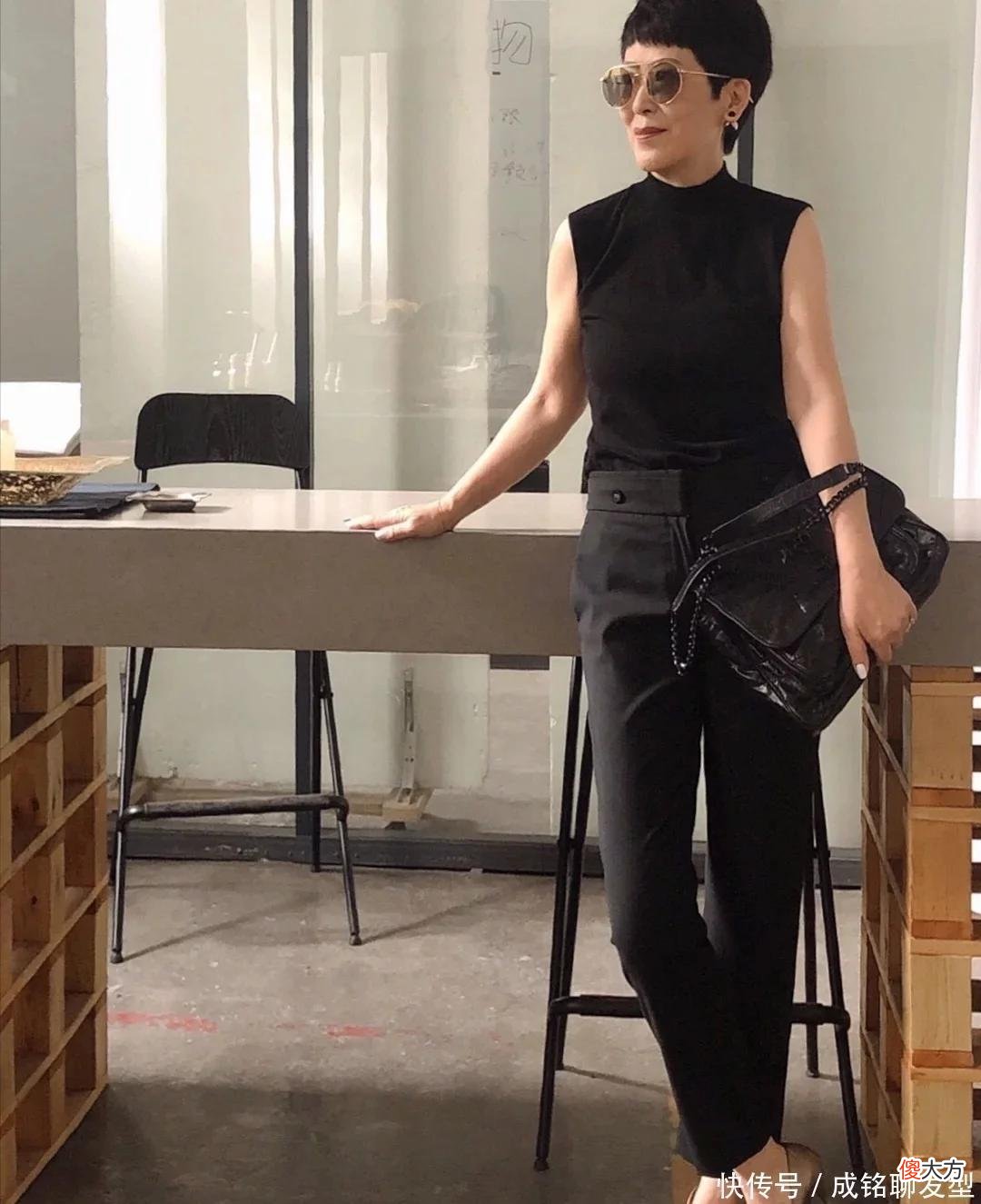 【时尚一点】五六十岁的女人这样穿更有魅力！简单不失高级，优雅又有女人味