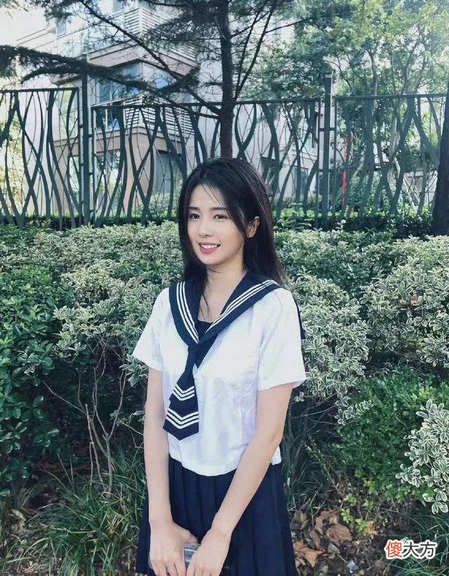 【时尚一点】杨超越、虞书欣、张子枫的水手服怎么穿才能显嫩？