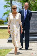 【就爱时尚】伯爵夫人出席活动，一袭白色连衣裙，尽显皇室气质