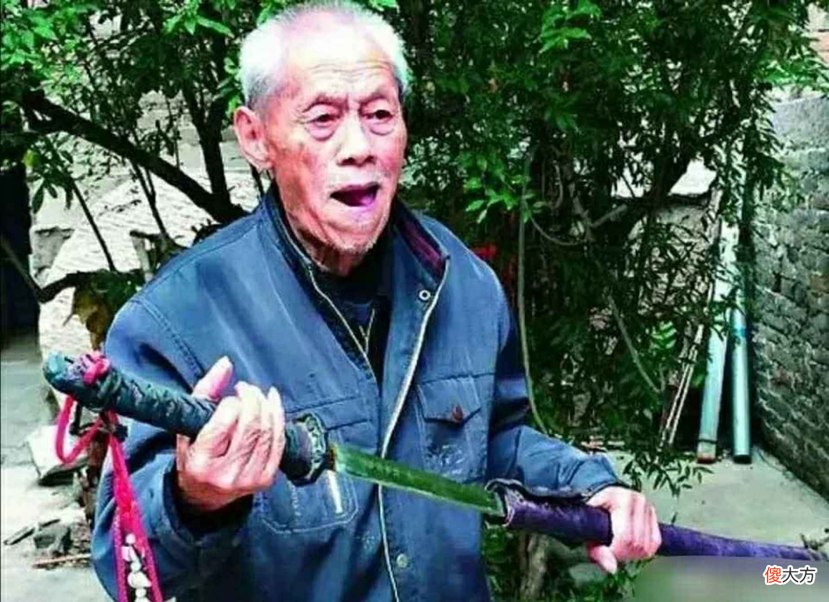 【历史故事】老兵缴获一把刀，有人出20万赎回，可见二战日军大佐军刀有多宝贵
