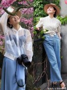 【时尚一点】60岁女人怎么穿更年轻？一建议多穿“富贵色”，二穿裙多戴帽子