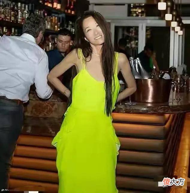 【时尚一点】王薇薇罕见亮相活动，秀身材真心感觉自卑了，秀身材是亮点