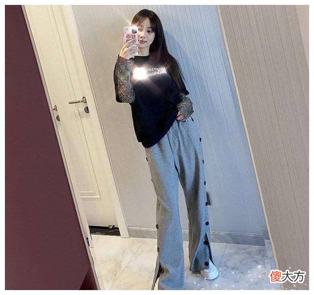 【时尚一点】李小璐和贾乃亮的穿衣风格有什么不同？