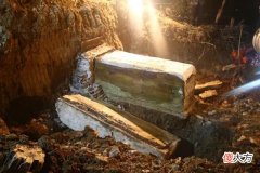 【爱历史】800年前南宋墓，出土纯净透亮“水晶璧”，难道穿越了？