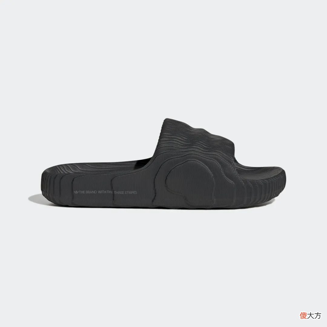 【就爱时尚】Yeezy 拖鞋的绝佳平替！阿迪 3D 打印拖鞋刚刚发售！