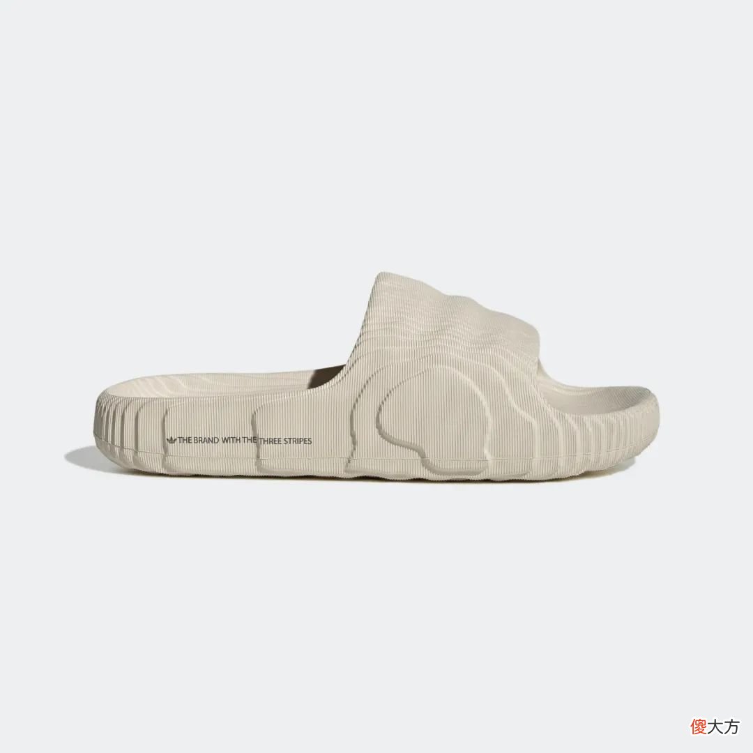 【就爱时尚】Yeezy 拖鞋的绝佳平替！阿迪 3D 打印拖鞋刚刚发售！