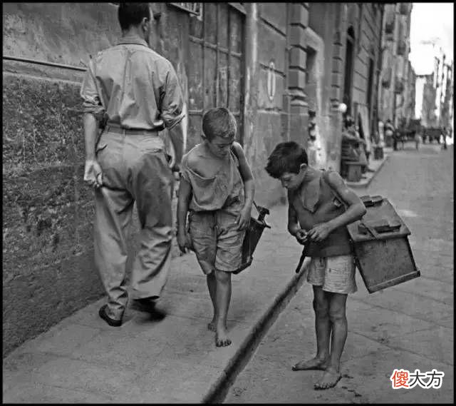 【历史故事】老照片 二战后意大利那不勒斯的小孩 少年不识愁滋味