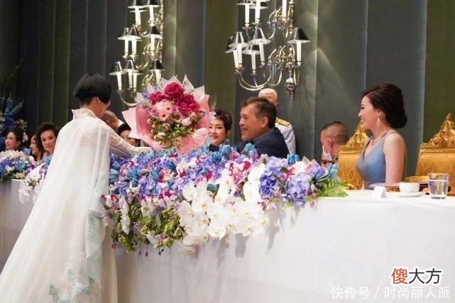 【就爱时尚】苏提达罕见穿礼服裙却翻车！上半身显壮，叠戴5层钻石项链好奢华