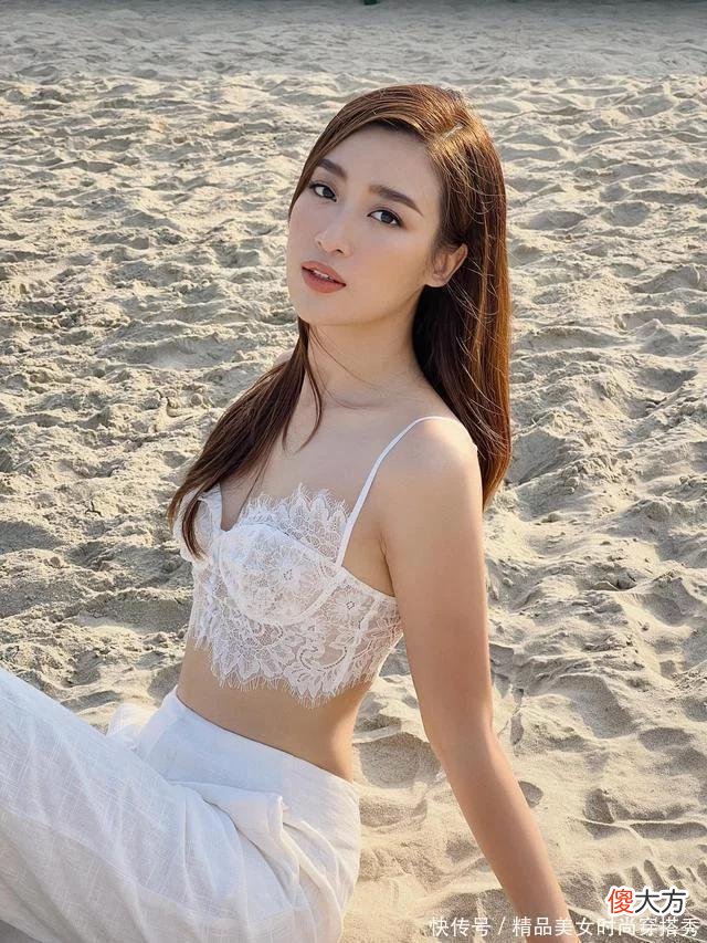 【时尚一点】心真大！美女穿个“内内”就出门，蕾丝的呢，3D立挺