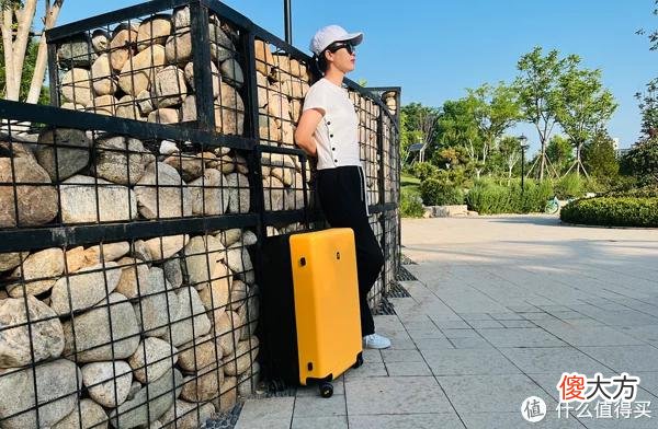 【就爱时尚】颜值不够，箱子来凑，地平线8号大旅行家黑黄撞色你懂得
