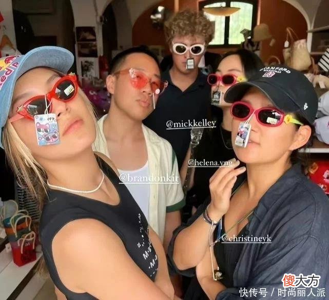 【时尚一点】谷爱凌提前享受暑假生活！穿热裤跟外国帅哥同游，搞怪自拍超可爱