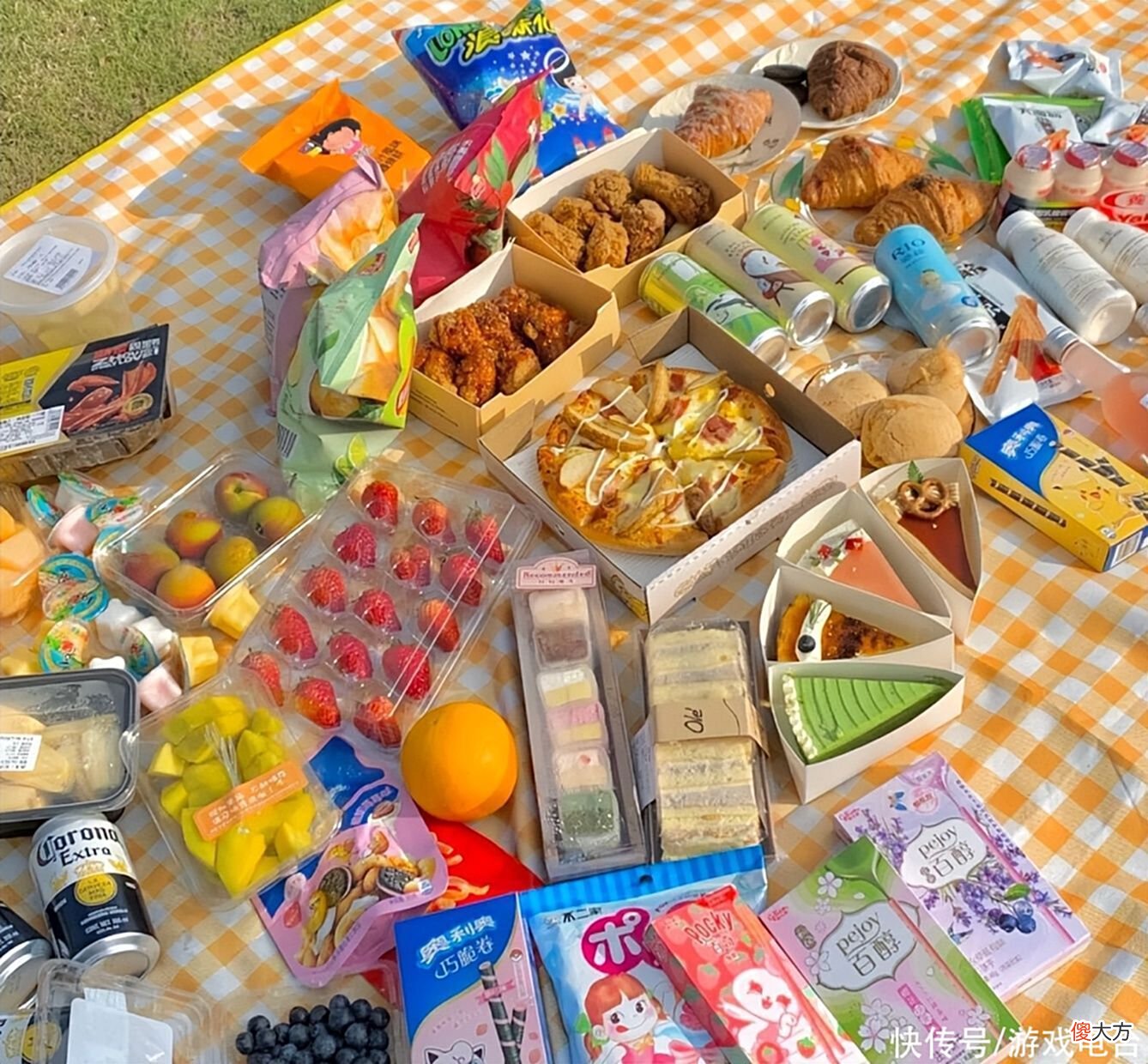 【游戏世界】精致女孩晒夏日野餐照，为仪式感摆盘3小时，一个比一个离谱
