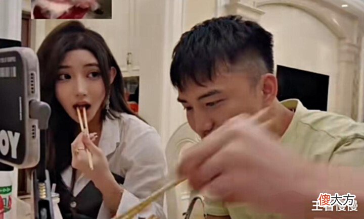 【游戏迷】耀扬和童锦程首次同框,一对大门牙一模一样,还当起老板办比赛