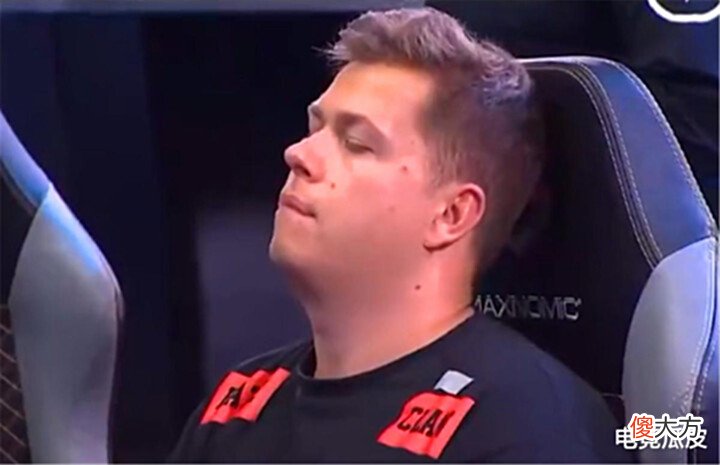 【游戏世界】CSGO年龄最大的世界冠军!Faze大表哥捧杯,20秒转点用四年才跑完