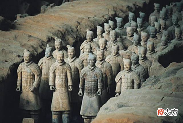 【历史故事】世界文化遗产:秦始皇陵中兵马俑的问世,为何兵马俑都是单眼皮?