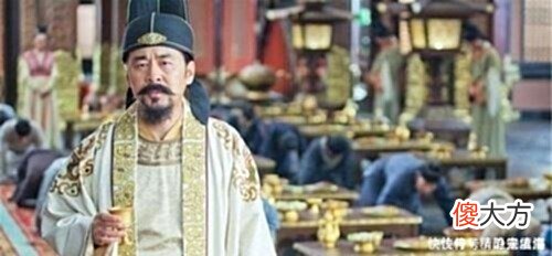 【历史故事】皇帝让人在宰相衣服上戳个洞，第二年发现洞还在，立即下令开国库！