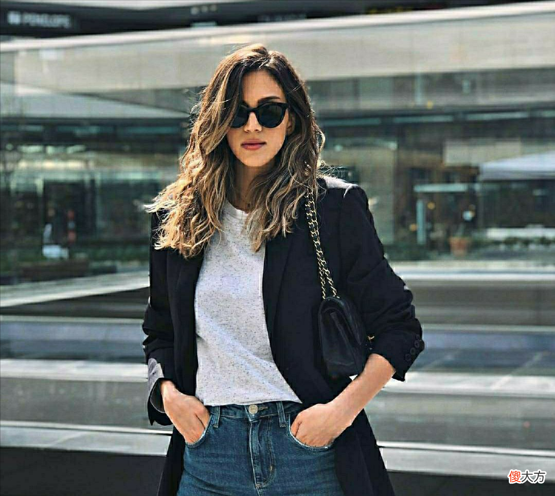 【时尚一点】土耳其女人原来这么会穿，风华绝代明眸皓齿，简约欧式风挺时髦