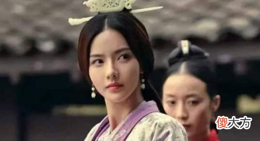 【爱历史】小妾与丈夫首次同房，正妻必须站在床边
