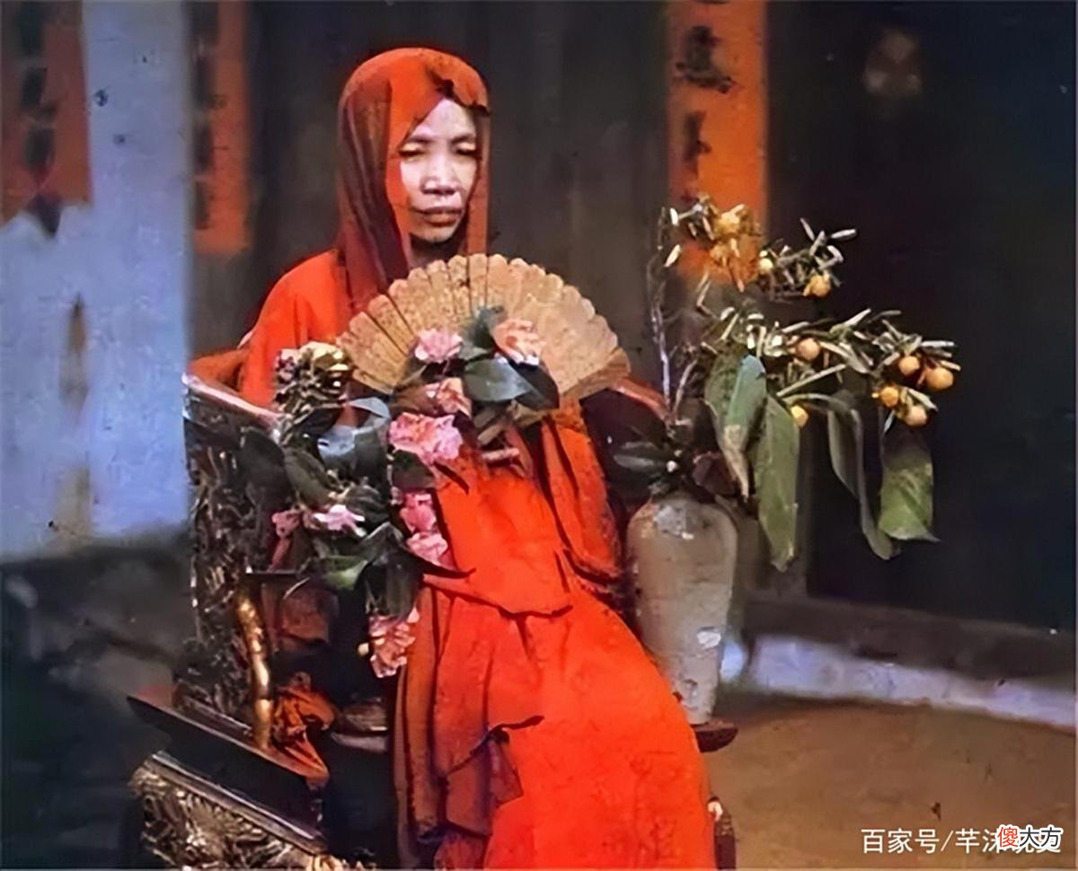 【爱历史】一法国人展出一组晚清彩照，格格妆容很是吓人，颐和园好似天堂