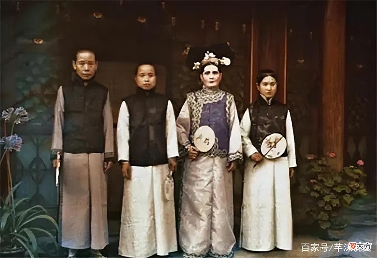 【爱历史】一法国人展出一组晚清彩照，格格妆容很是吓人，颐和园好似天堂