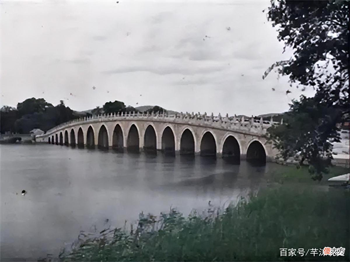 【爱历史】一法国人展出一组晚清彩照，格格妆容很是吓人，颐和园好似天堂