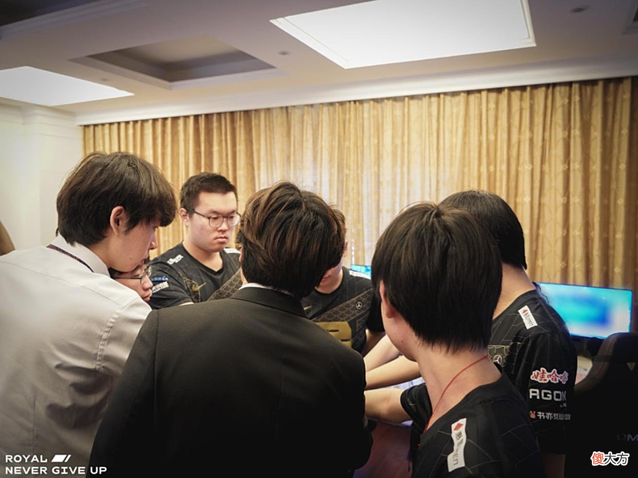 【游戏迷】MSI决赛麦克风，小虎洞悉T1意图后霸气指挥阿彬：给我剪死Faker！