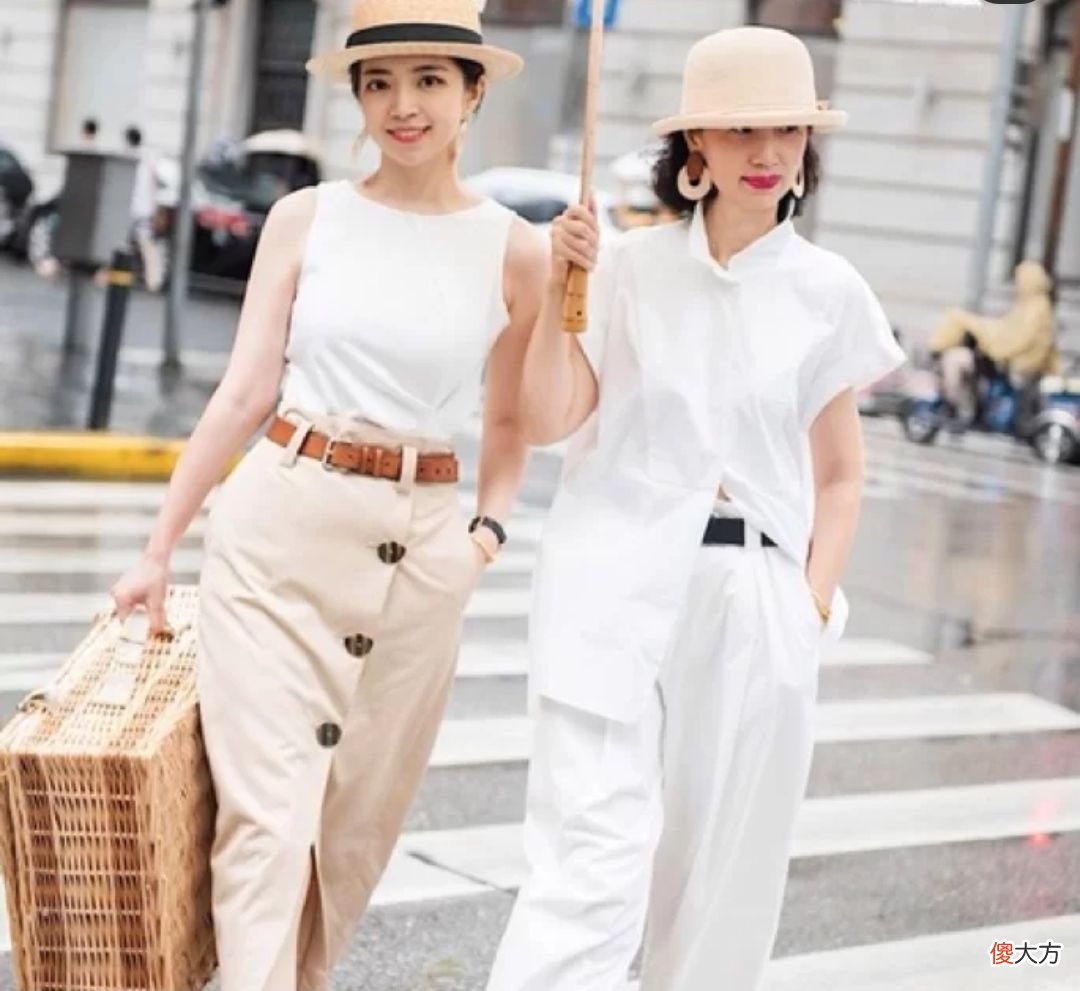 【时尚一点】女人上了60岁,穿得花花绿绿不得体,学会减龄配色法,优雅高级