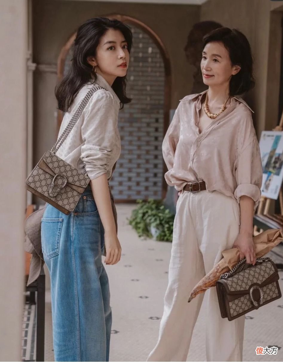 【时尚一点】女人上了60岁,穿得花花绿绿不得体,学会减龄配色法,优雅高级