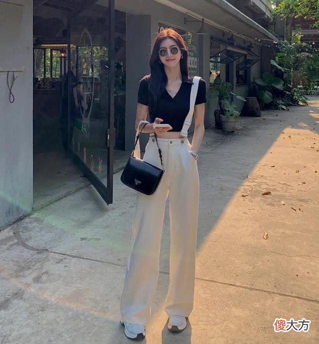 【时尚一点】别总穿小黑裤，夏天多穿这条“白裤子”，显瘦又百搭！