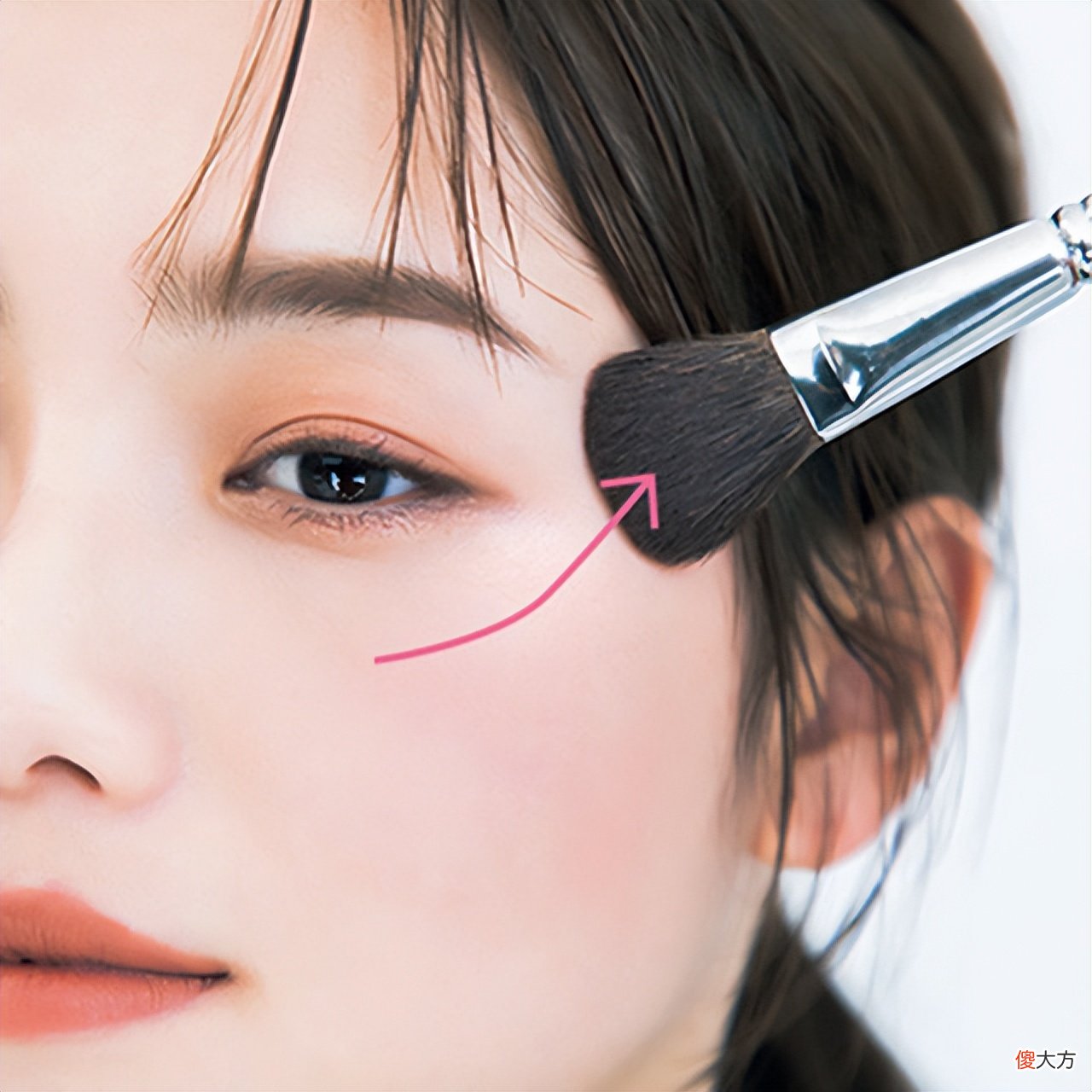 【时尚一点】如何在通勤中，打造适合的妆容，争取用裸妆打造职场信任度