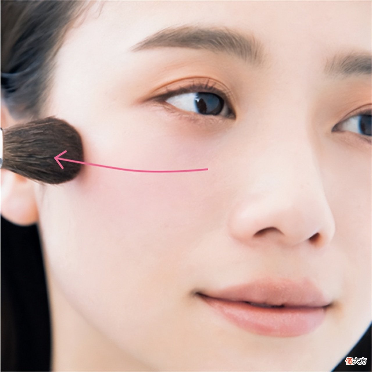 【时尚一点】如何在通勤中，打造适合的妆容，争取用裸妆打造职场信任度