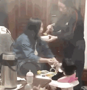 “有妈在，我才敢生娃”：那些帮女儿带娃的姥姥们，后来怎样了？