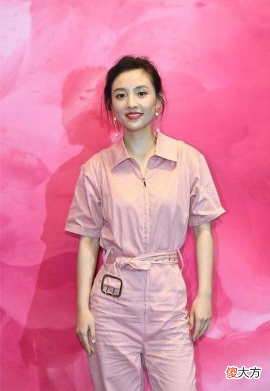 【就爱时尚】不同年龄段的女人选择时尚搭配，掌握好这些技巧，让自己变得浮夸