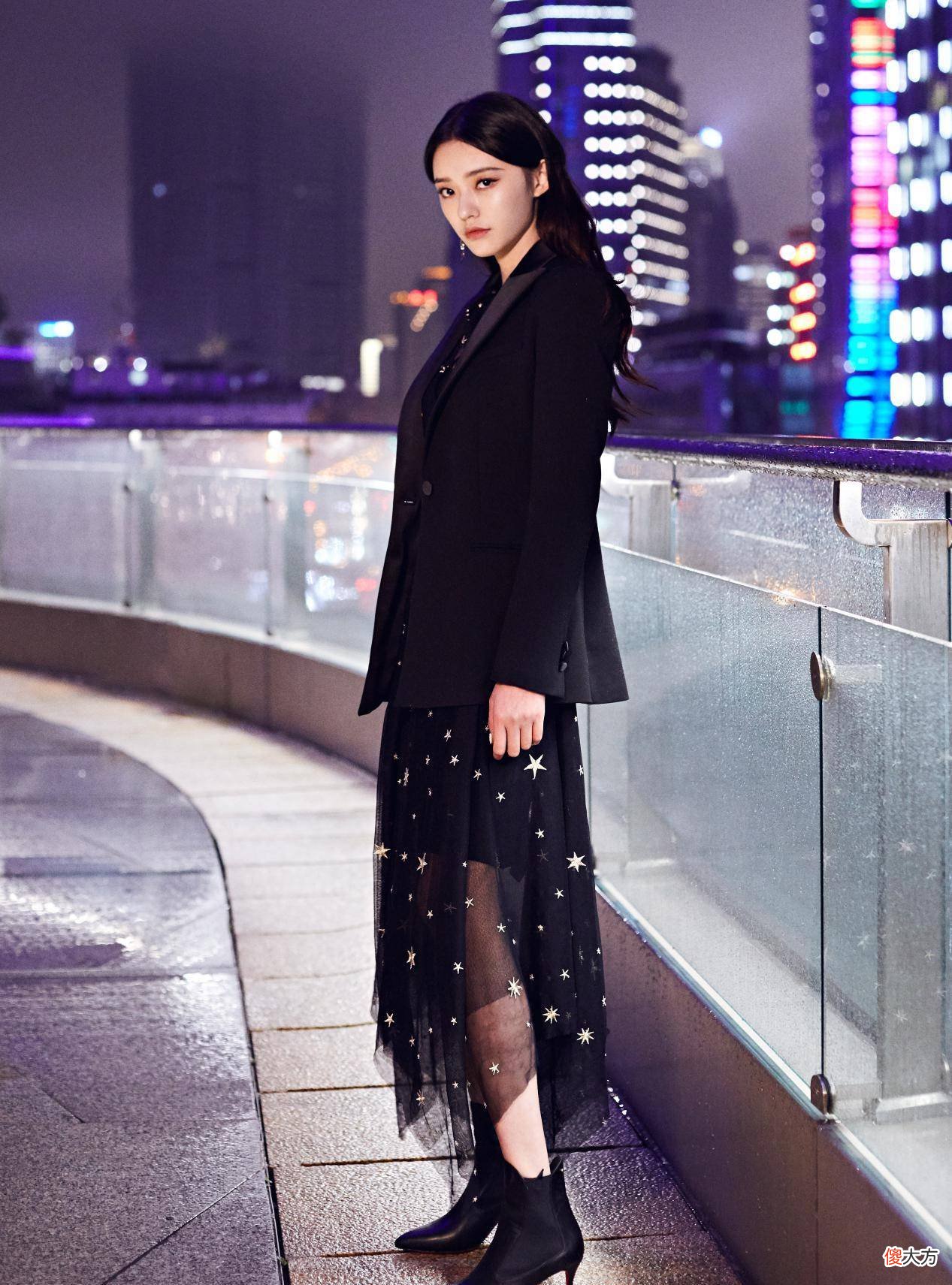 【时尚一点】林允穿着森系婚纱，虽较为简约