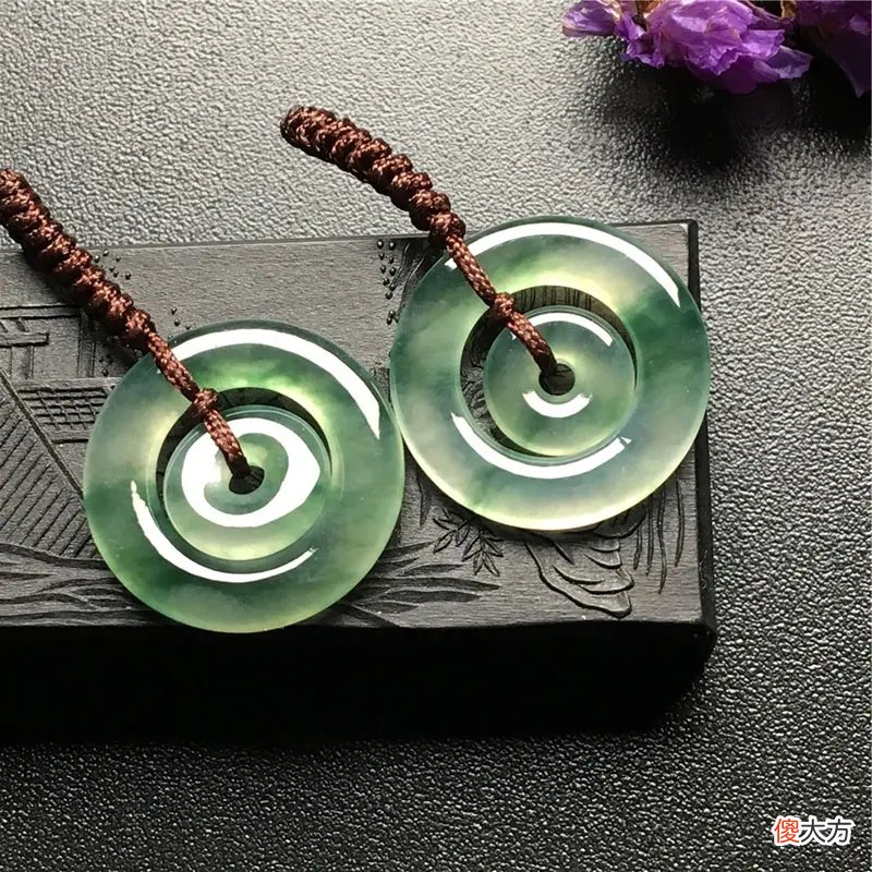 【游戏世界】你愿意在直播间卡灯牌吗？