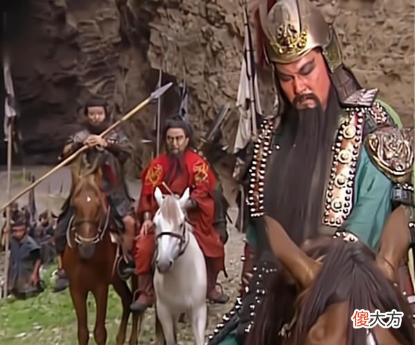 【历史故事】华容道上曹操很伤心：张辽许褚想投降，我那四个大将在身边就好了