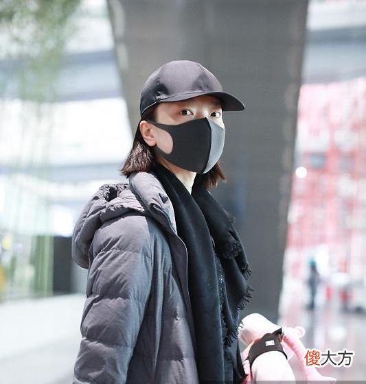 【时尚一点】杜鹃终于脱下高跟鞋，网友：终于不穿高跟鞋了，别有一番韵味