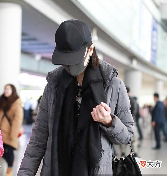 【时尚一点】杜鹃终于脱下高跟鞋，网友：终于不穿高跟鞋了，别有一番韵味