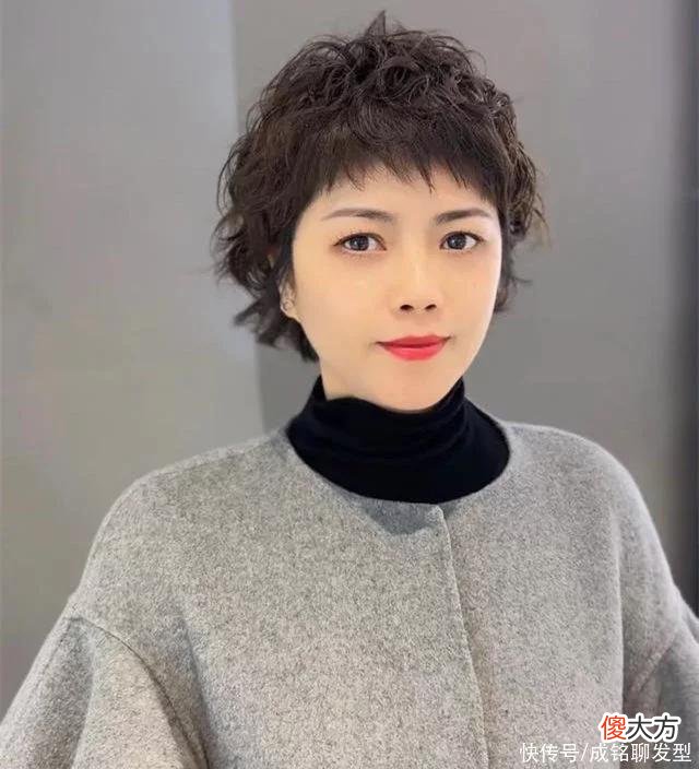 【时尚一点】60岁的女人要远离“老年款”，显老又土气，这样做发型时尚又减龄