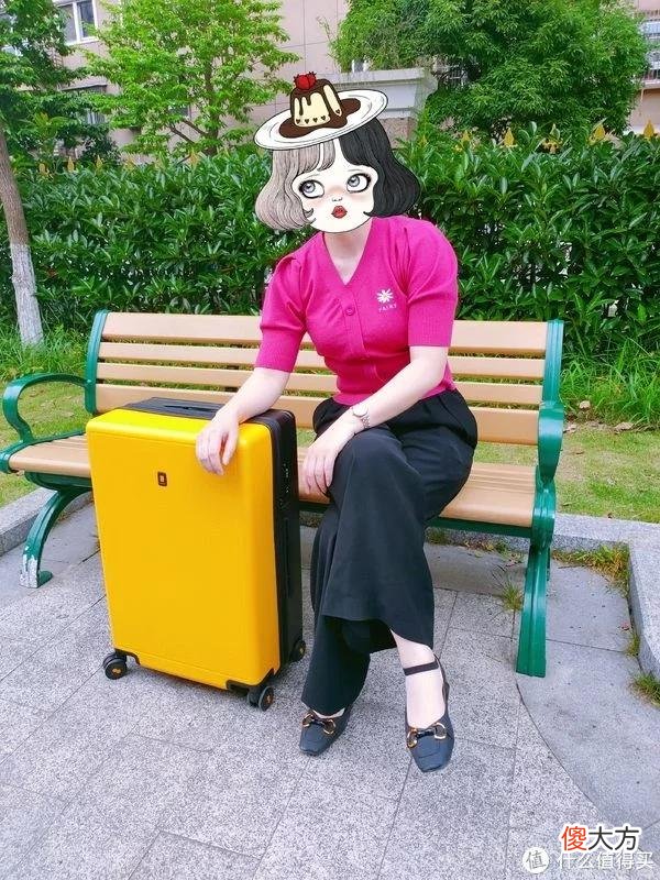 【时尚一点】2022蜡笔推荐 篇二十七：被路人追着要链接的高颜值撞色行李箱