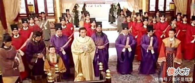 【爱历史】皇帝下棋被大臣看到，大臣直接把棋盘掀了，皇帝不生气反而很高兴！