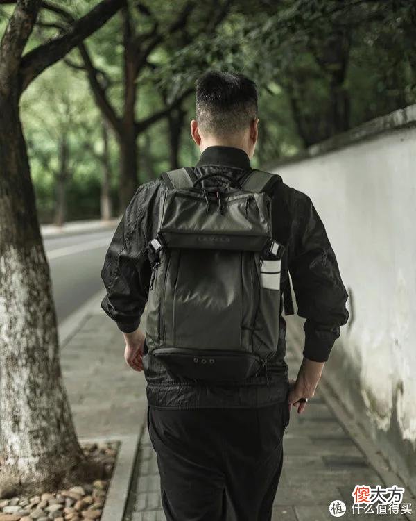 【就爱时尚】小远的开箱 篇五：一个拍照的人，对于地平线8号轻旅行双肩包的使用体验
