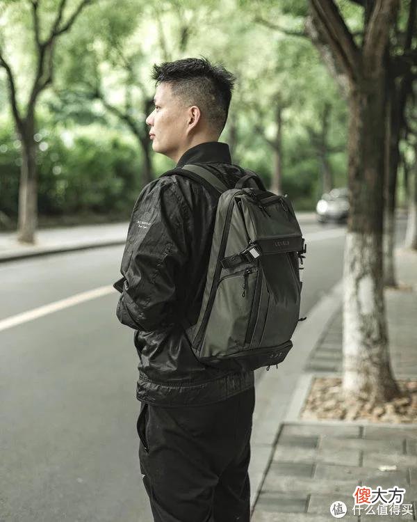 【就爱时尚】小远的开箱 篇五：一个拍照的人，对于地平线8号轻旅行双肩包的使用体验