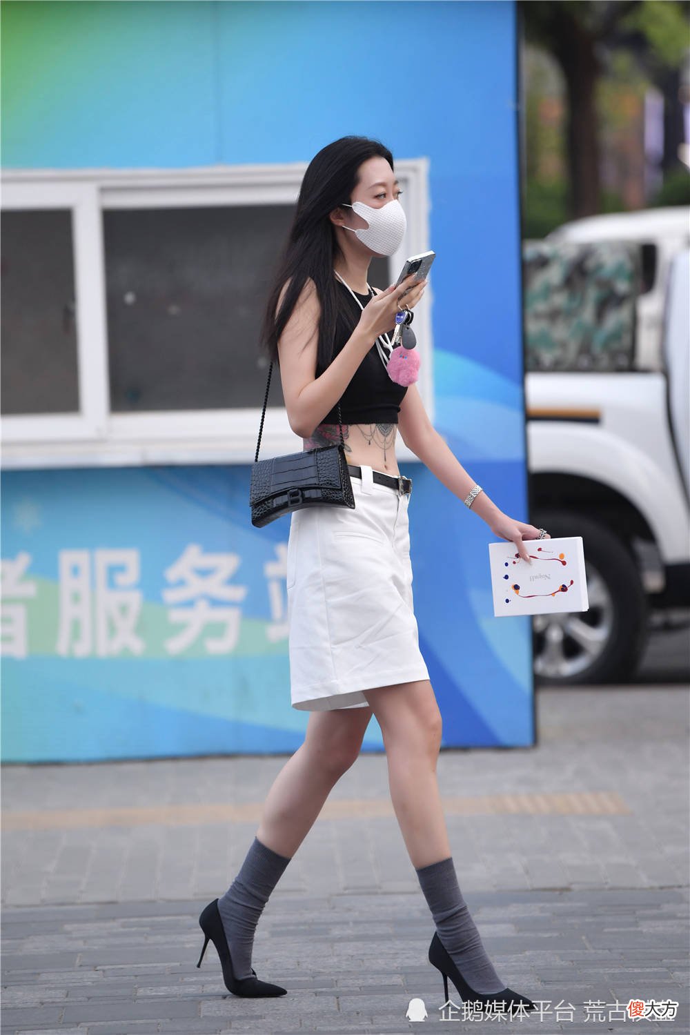 【就爱时尚】夏季的穿搭，不能缺少高跟鞋的搭配，时尚姑娘的服装都很精致