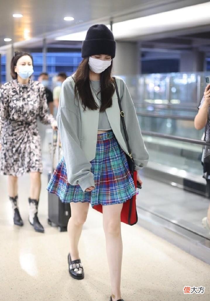 【时尚一点】格纹裙也太经典了，少女中女都能穿，不同设计显出不同个性