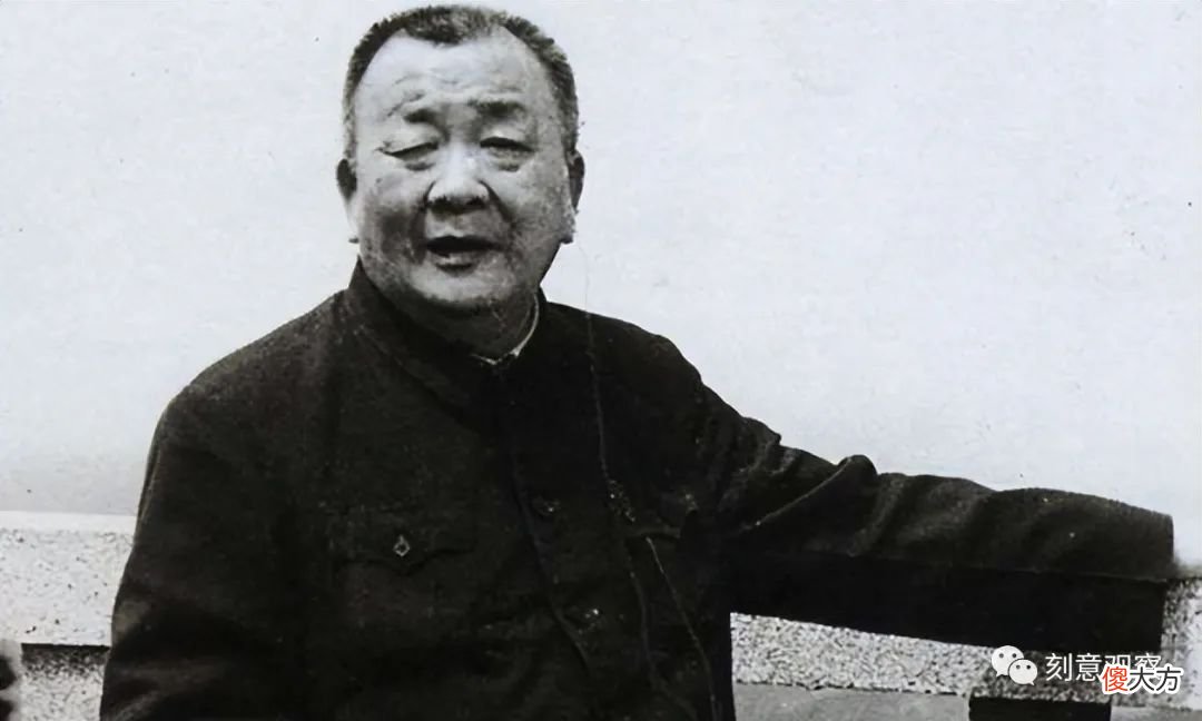 【爱历史】1965年空军班子9位首长合影，军衔最低的都是中将，他们是谁？