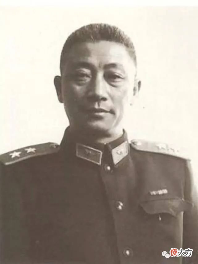 【爱历史】1965年空军班子9位首长合影，军衔最低的都是中将，他们是谁？