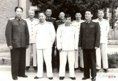 【爱历史】1965年空军班子9位首长合影，军衔最低的都是中将，他们是谁？
